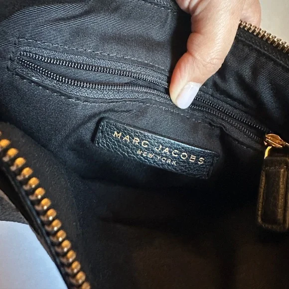 Marc Jacobs Black Pebbled Leather Crossbody Bag - Picture 7 of 9